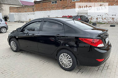 Седан Hyundai Accent 2013 в Чернівцях