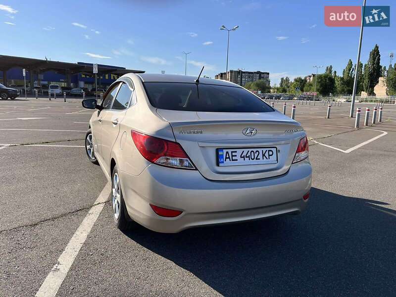 Седан Hyundai Accent 2012 в Кривому Розі