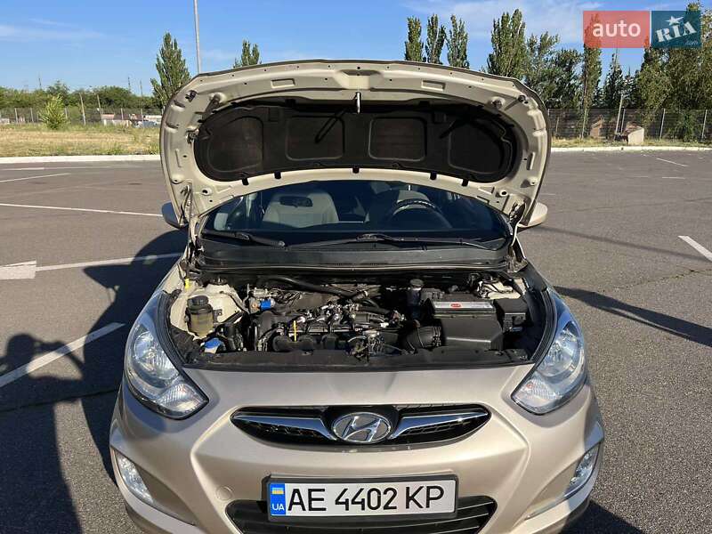 Седан Hyundai Accent 2012 в Кривому Розі