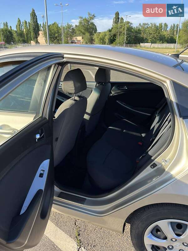 Седан Hyundai Accent 2012 в Кривому Розі