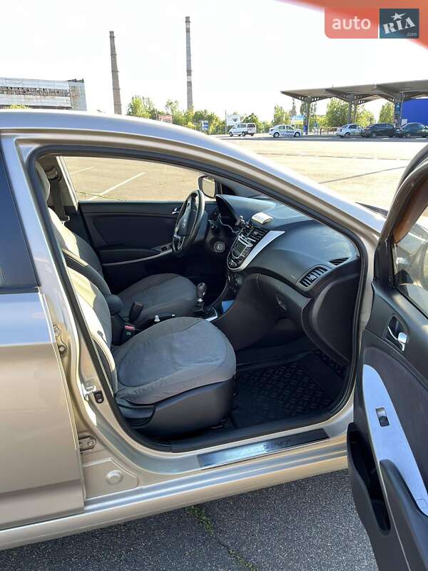 Седан Hyundai Accent 2012 в Кривому Розі