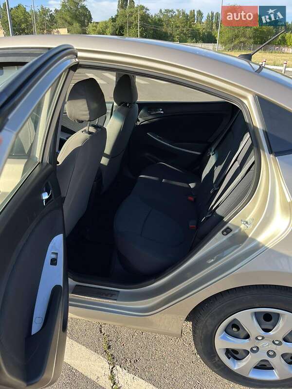 Седан Hyundai Accent 2012 в Кривому Розі