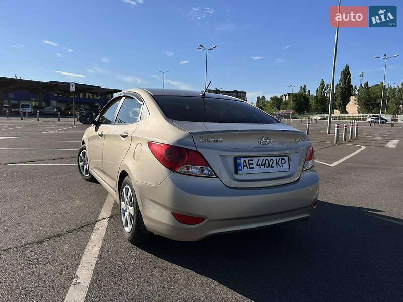 Седан Hyundai Accent 2012 в Кривому Розі