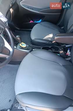 Хэтчбек Hyundai Accent 2014 в 