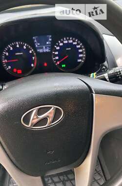 Седан Hyundai Accent 2013 в Тячеве