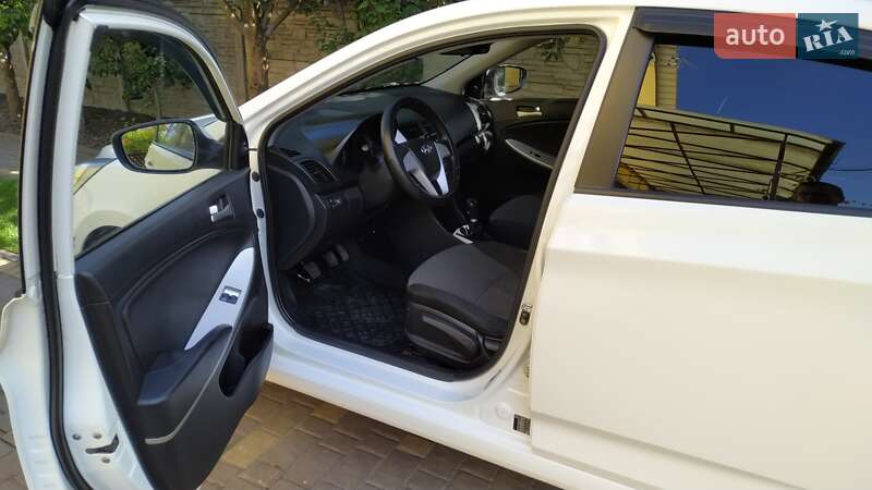 Седан Hyundai Accent 2012 в Костополе