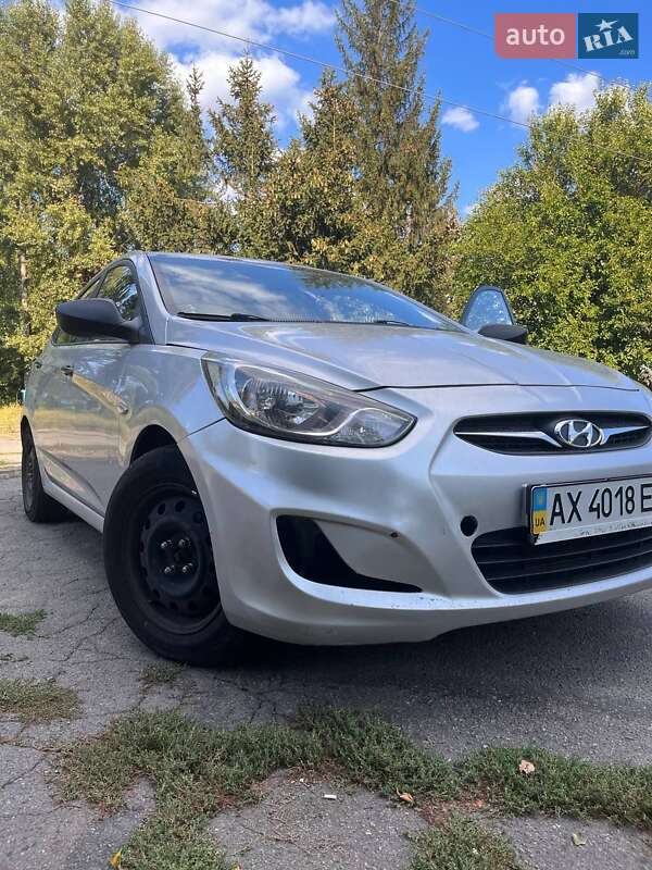 Седан Hyundai Accent 2013 в Кривому Розі