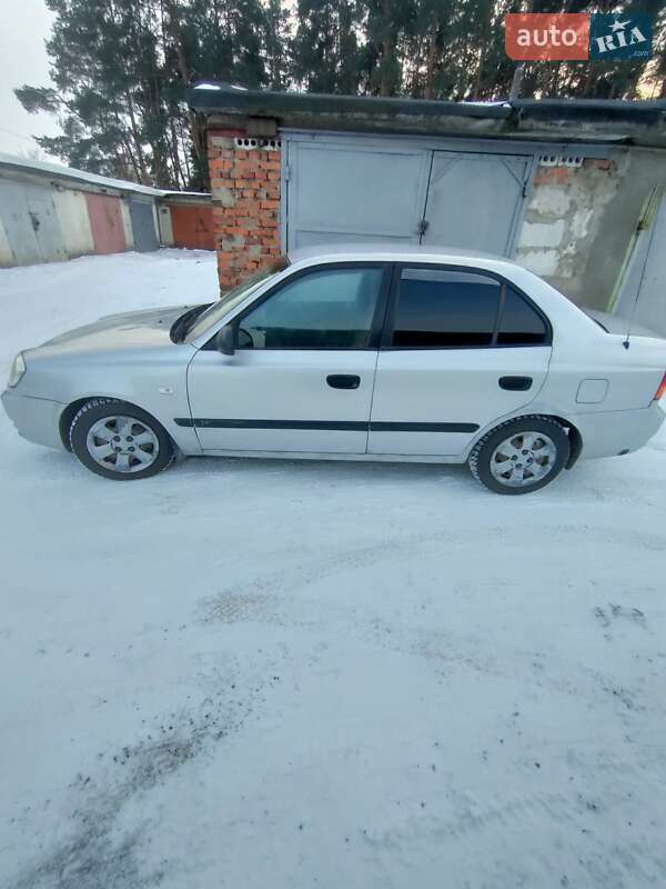 Седан Hyundai Accent 2005 в Славуте