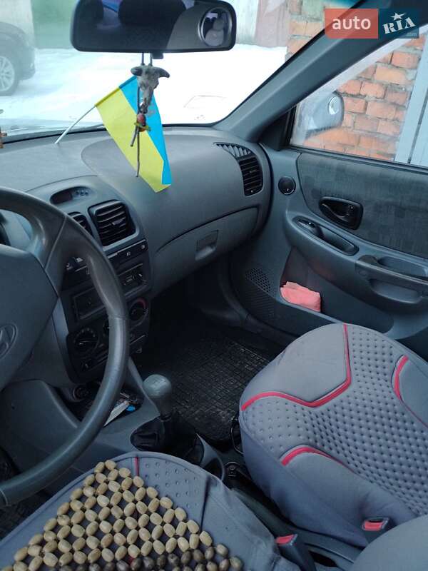 Седан Hyundai Accent 2005 в Славуте