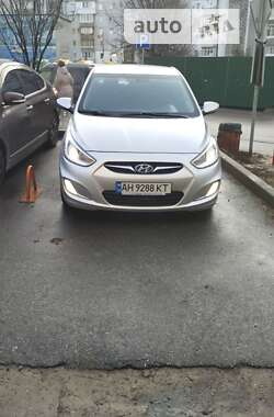 Седан Hyundai Accent 2013 в Вышгороде