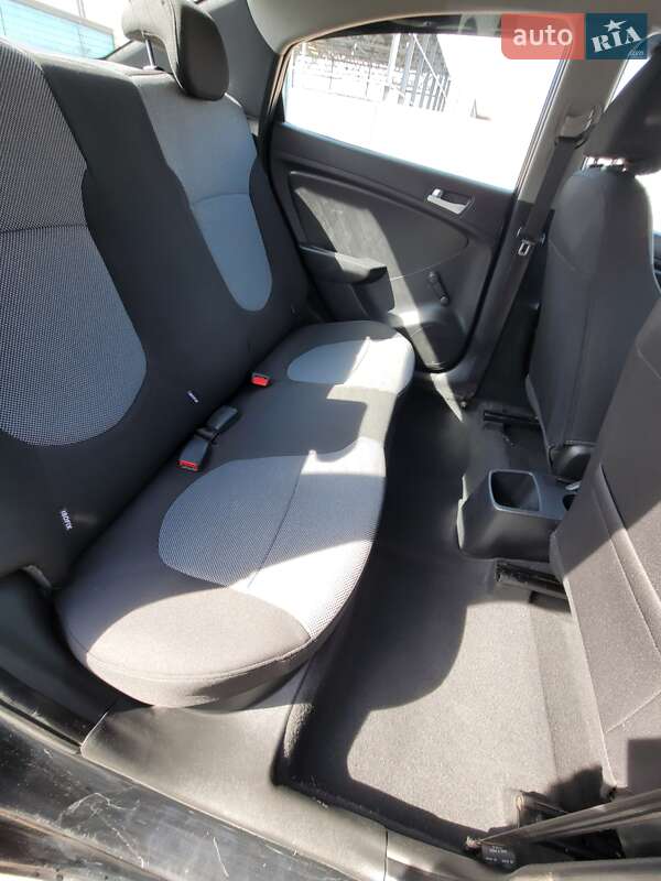 Хетчбек Hyundai Accent 2011 в Києві фото 24 Хетчбек Hyundai Accent 2011 в Києві