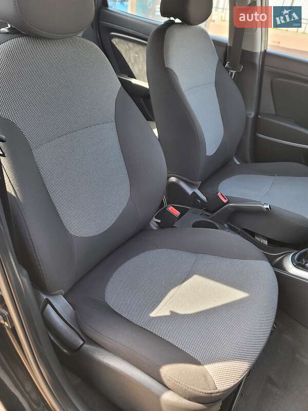 Хетчбек Hyundai Accent 2011 в Києві фото 40 Хетчбек Hyundai Accent 2011 в Києві