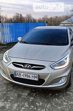 Седан Hyundai Accent 2013 в Тростянці