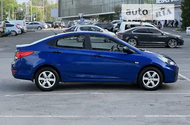 Hyundai Accent 2013