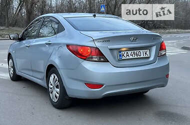 Седан Hyundai Accent 2012 в Путивле