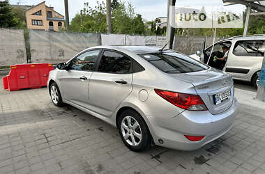 Седан Hyundai Accent 2013 в Львове