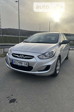 Седан Hyundai Accent 2012 в Виноградові