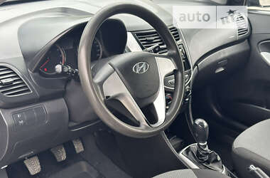 Седан Hyundai Accent 2013 в Ржищеве