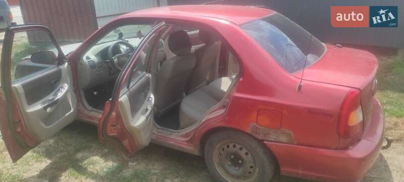 Седан Hyundai Accent 1999 в Киеве
