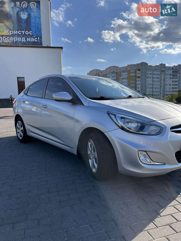 Седан Hyundai Accent 2012 в Львове