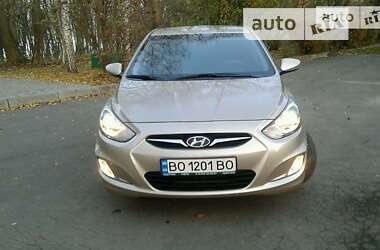 Седан Hyundai Accent 2012 в Волочиську