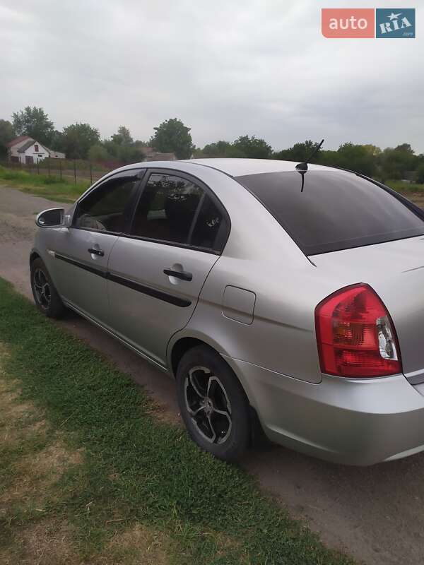 Седан Hyundai Accent 2008 в Гребінці
