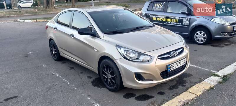 Hyundai Accent 2012