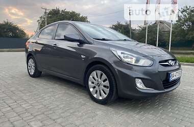 Седан Hyundai Accent 2012 в Вільшанці