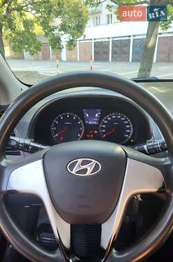 Седан Hyundai Accent 2013 в Ужгороде