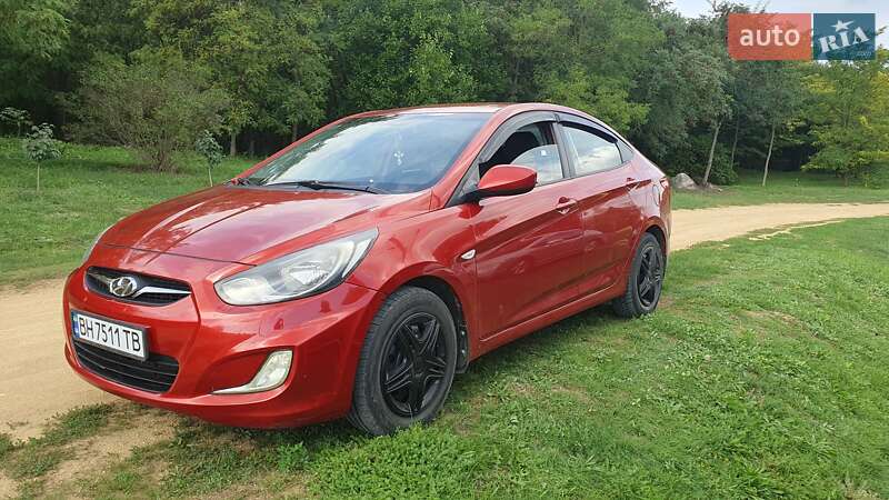 Hyundai Accent 2012