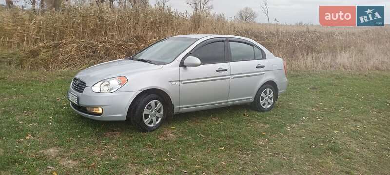 Седан Hyundai Accent 2007 в Ромнах