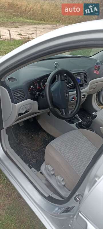 Седан Hyundai Accent 2007 в Ромнах