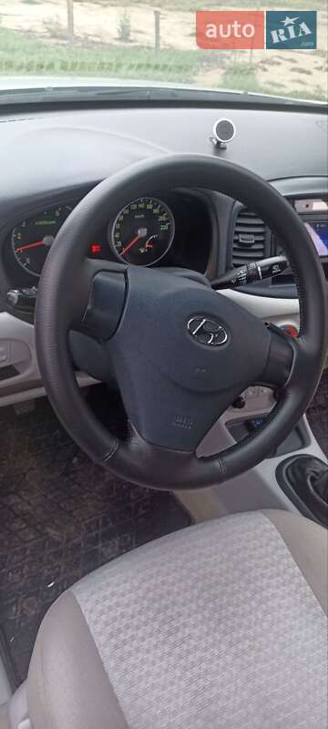 Седан Hyundai Accent 2007 в Ромнах