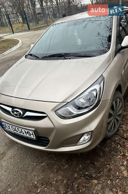 Хетчбек Hyundai Accent 2012 в 