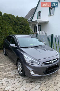 Седан Hyundai Accent 2013 в Кривому Розі