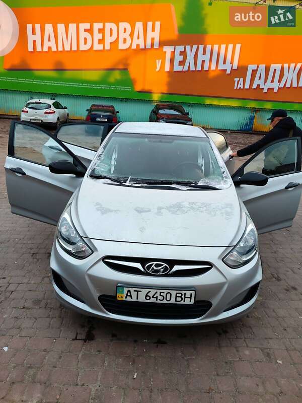 Hyundai Accent 2012