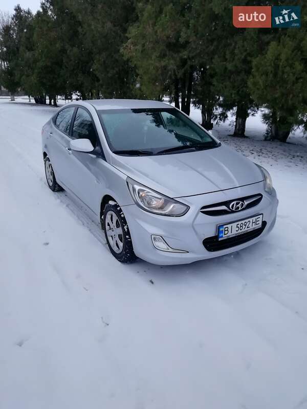 Седан Hyundai Accent 2012 в Карловке