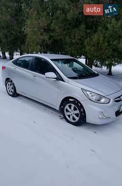 Седан Hyundai Accent 2012 в Карлівці