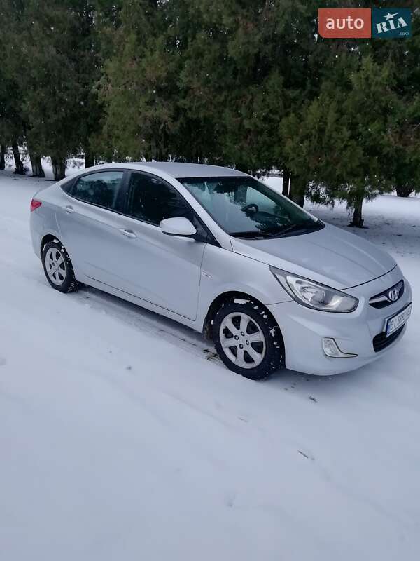 Седан Hyundai Accent 2012 в Карловке