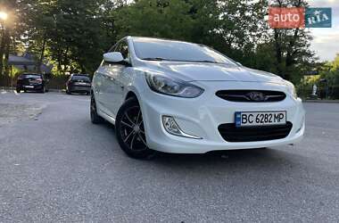 Седан Hyundai Accent 2012 в Стебнику