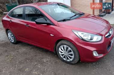 Седан Hyundai Accent 2013 в Городищеві