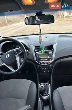 Седан Hyundai Accent 2013 в Хотині