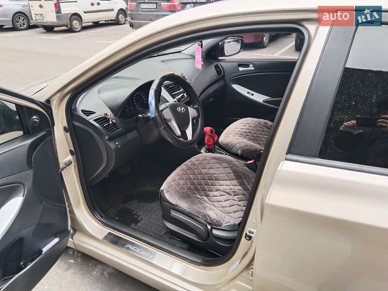 Седан Hyundai Accent 2012 в Киеве