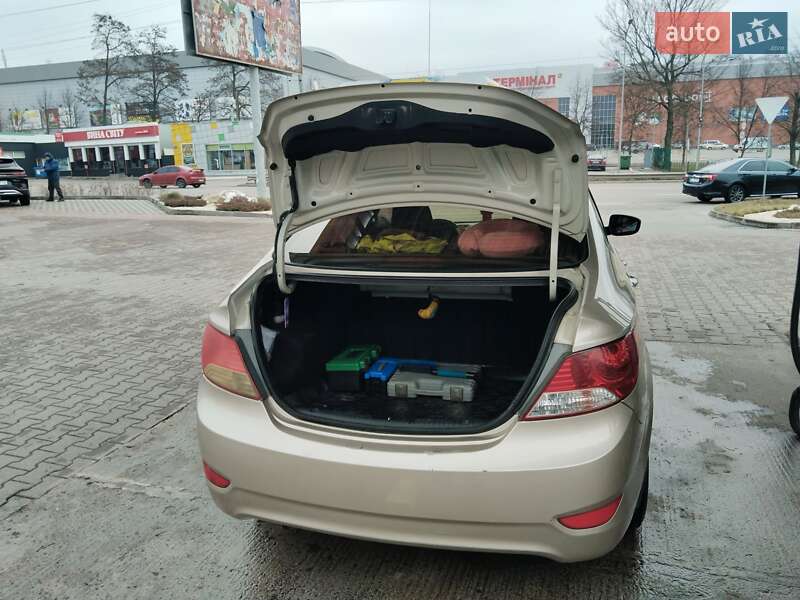 Седан Hyundai Accent 2012 в Киеве