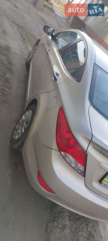 Седан Hyundai Accent 2014 в Староконстантинове