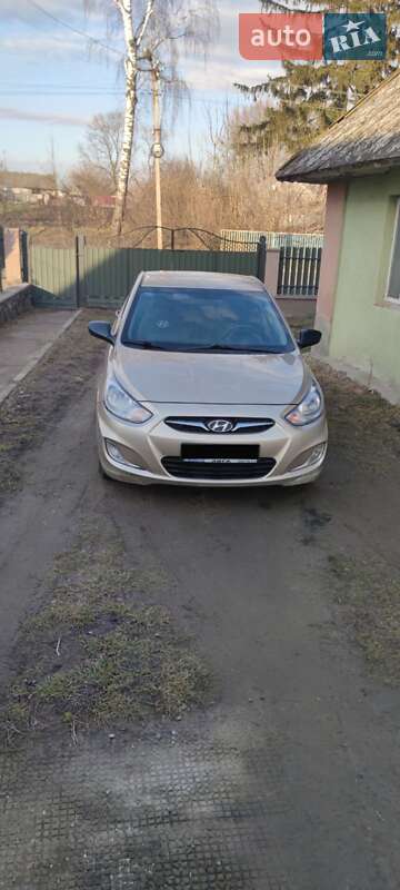 Седан Hyundai Accent 2014 в Староконстантинове