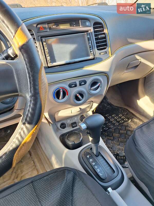 Седан Hyundai Accent 2009 в Ровно