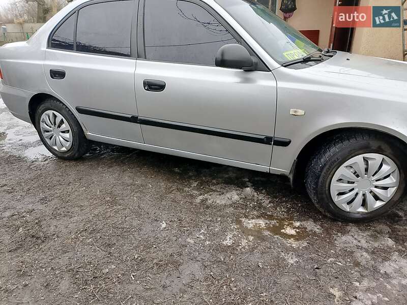 Седан Hyundai Accent 2003 в Краснограді