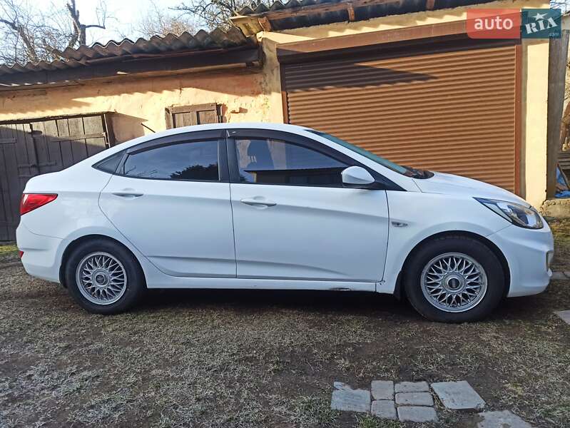 Седан Hyundai Accent 2012 в Черновцах
