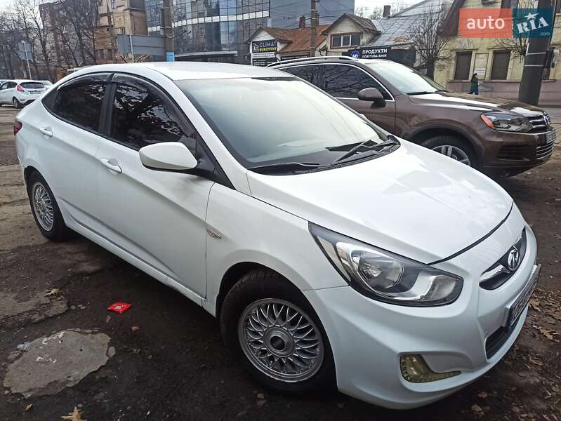 Седан Hyundai Accent 2012 в Черновцах
